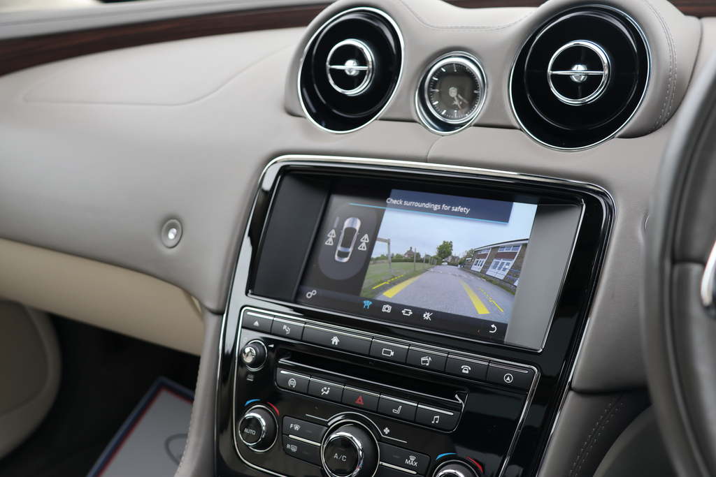 Jaguar XJ Saloon Black #22