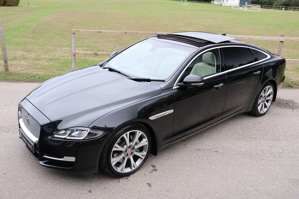 Jaguar XJ Saloon Black #7