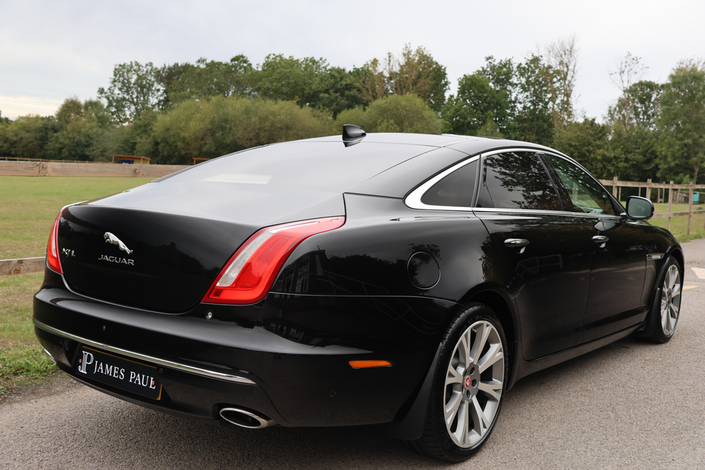 Jaguar XJ 3.0D V6 Portfolio Saloon Euro 6 S Black #3