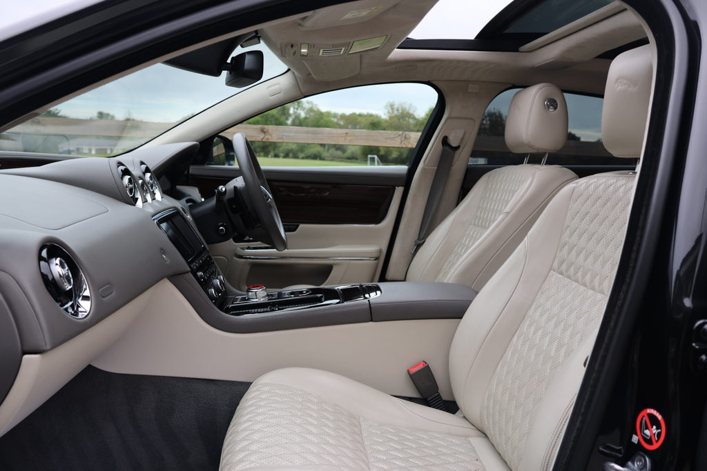 Jaguar XJ Saloon Black #8
