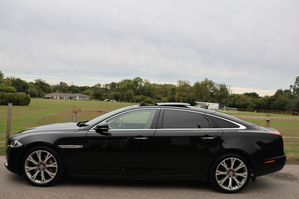 Jaguar XJ Saloon Black #19