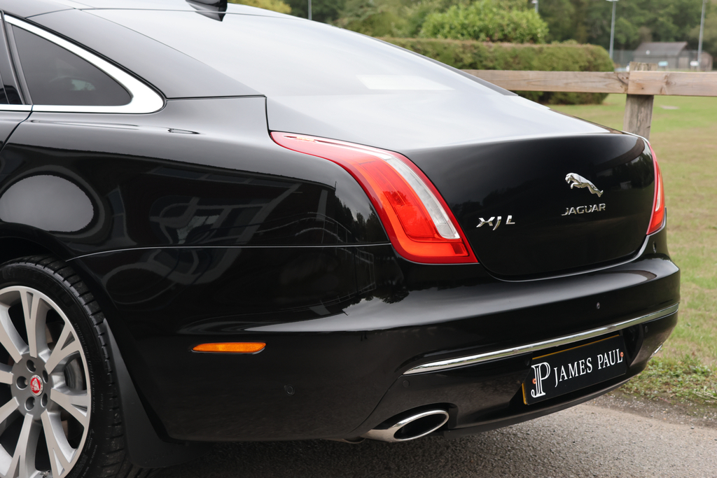 Jaguar XJ Saloon Black #25