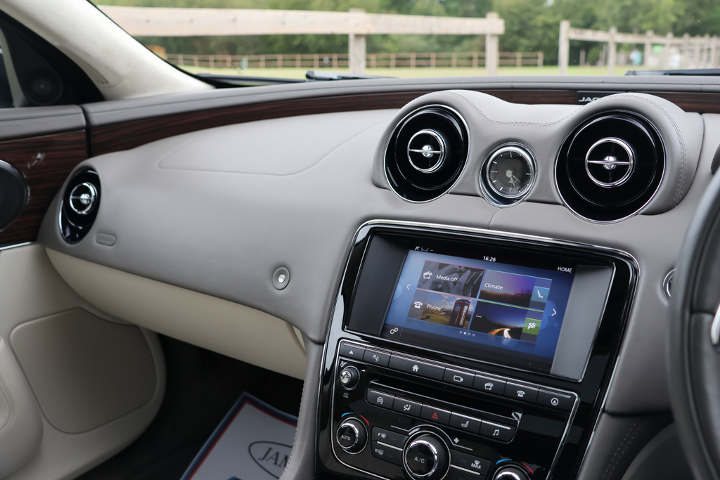 Jaguar XJ Saloon Black #20