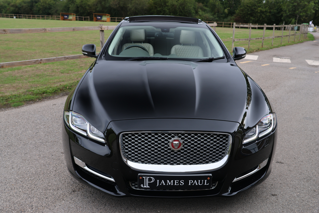 Jaguar XJ Saloon Black #36