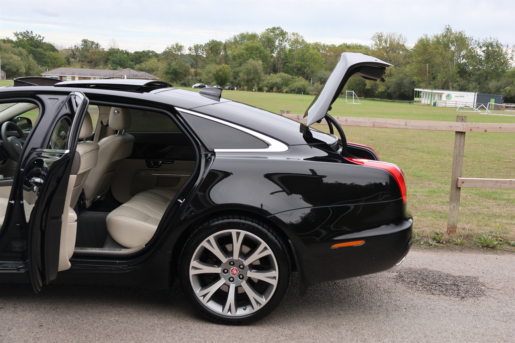 Jaguar XJ Saloon Black #13