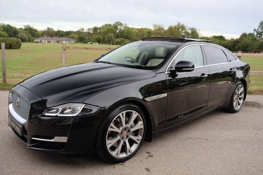 Jaguar XJ Saloon Black #32