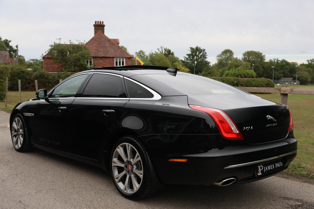 Jaguar XJ Saloon Black #24