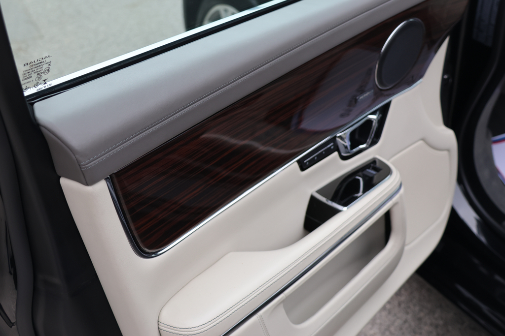 Jaguar XJ Saloon Black #27