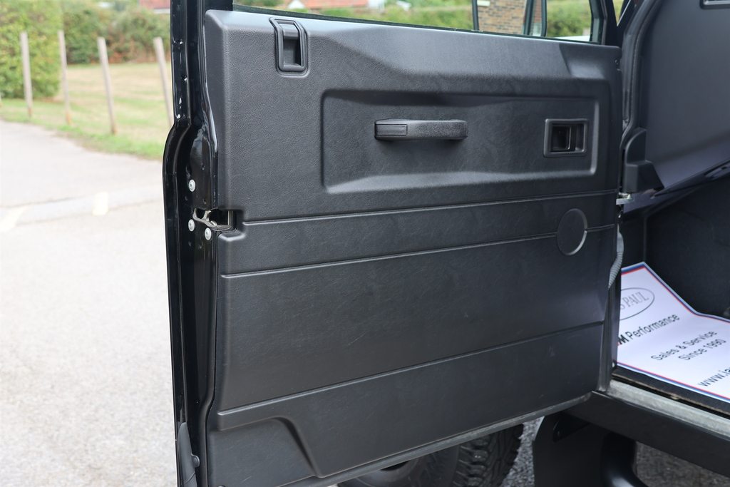 Land Rover Defender 90 #33