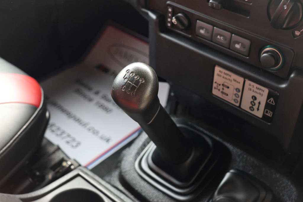 Land Rover Defender 90 #18
