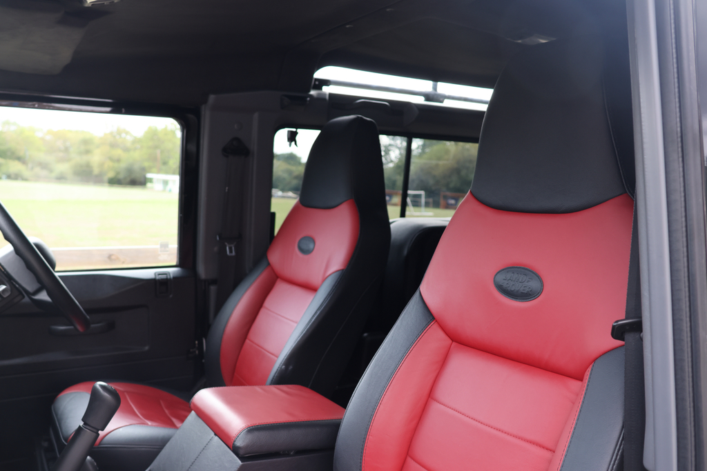 Land Rover Defender 90 #31