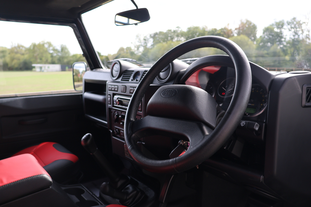 Land Rover Defender 90 2.2 Tdci Xs Station Wagon Double Cab Ma Black #5