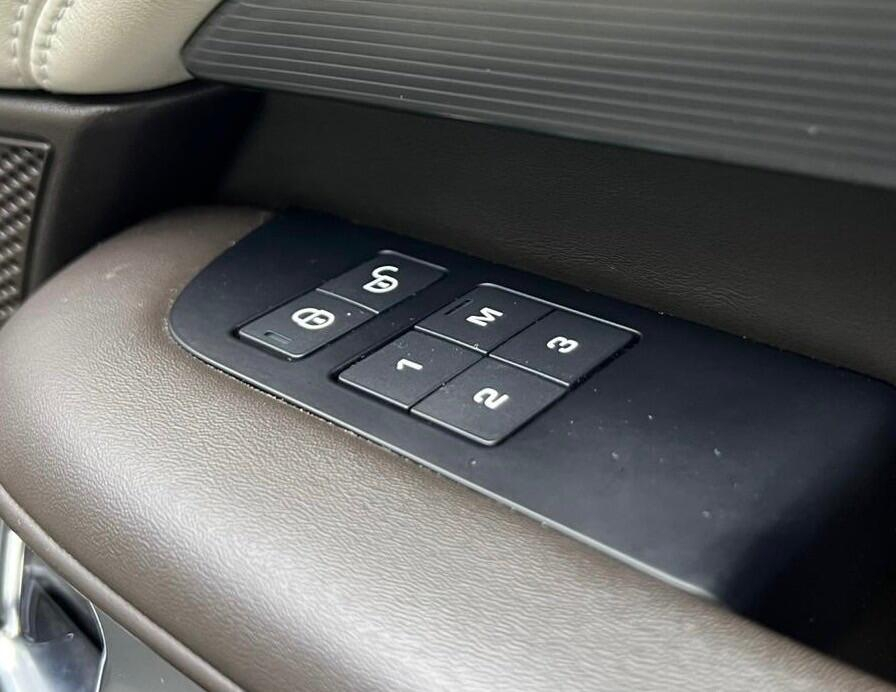 Land Rover Discovery Black #32