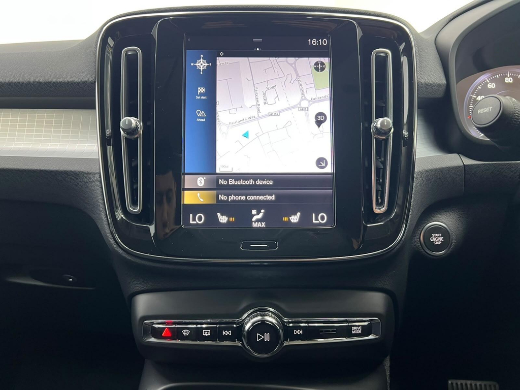 Volvo XC40 1.5L Momentum Red #35