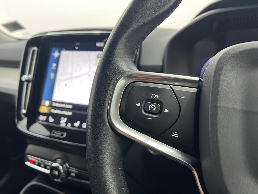 Volvo XC40 1.5L Momentum Red #26