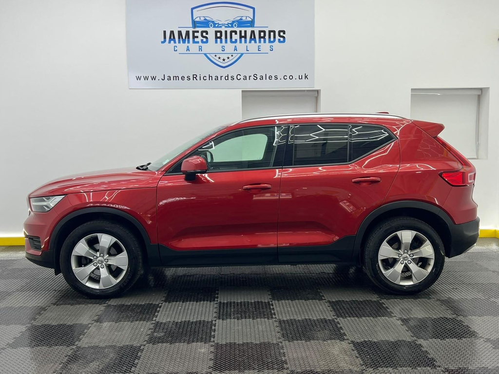 Volvo XC40 1.5L Momentum Red #9