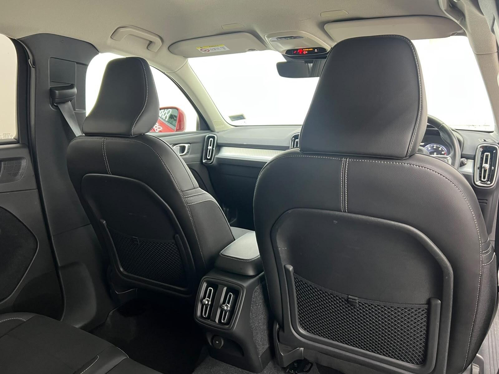 Volvo XC40 1.5L Momentum Red #22