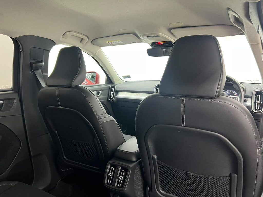 Volvo XC40 1.5L Momentum Red #23