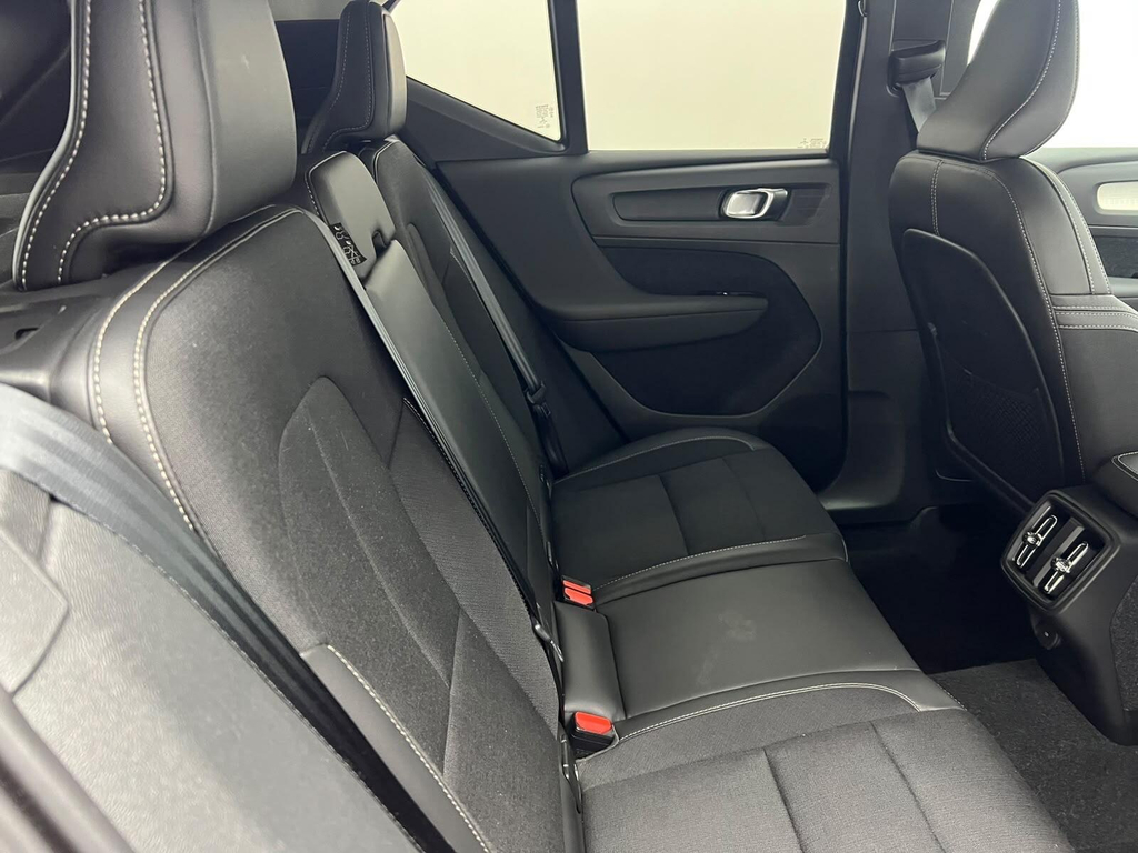 Volvo XC40 1.5L Momentum Red #24
