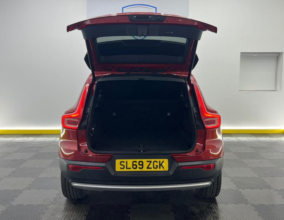 Volvo XC40 1.5L Momentum Red #38