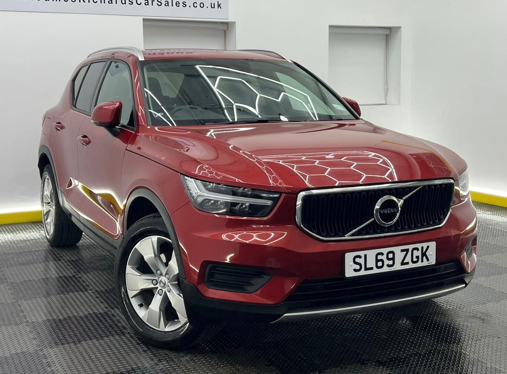 Volvo XC40 1.5L Momentum Red #1