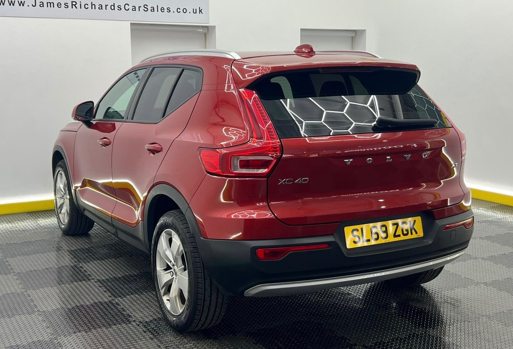 Volvo XC40 1.5L Momentum Red #8