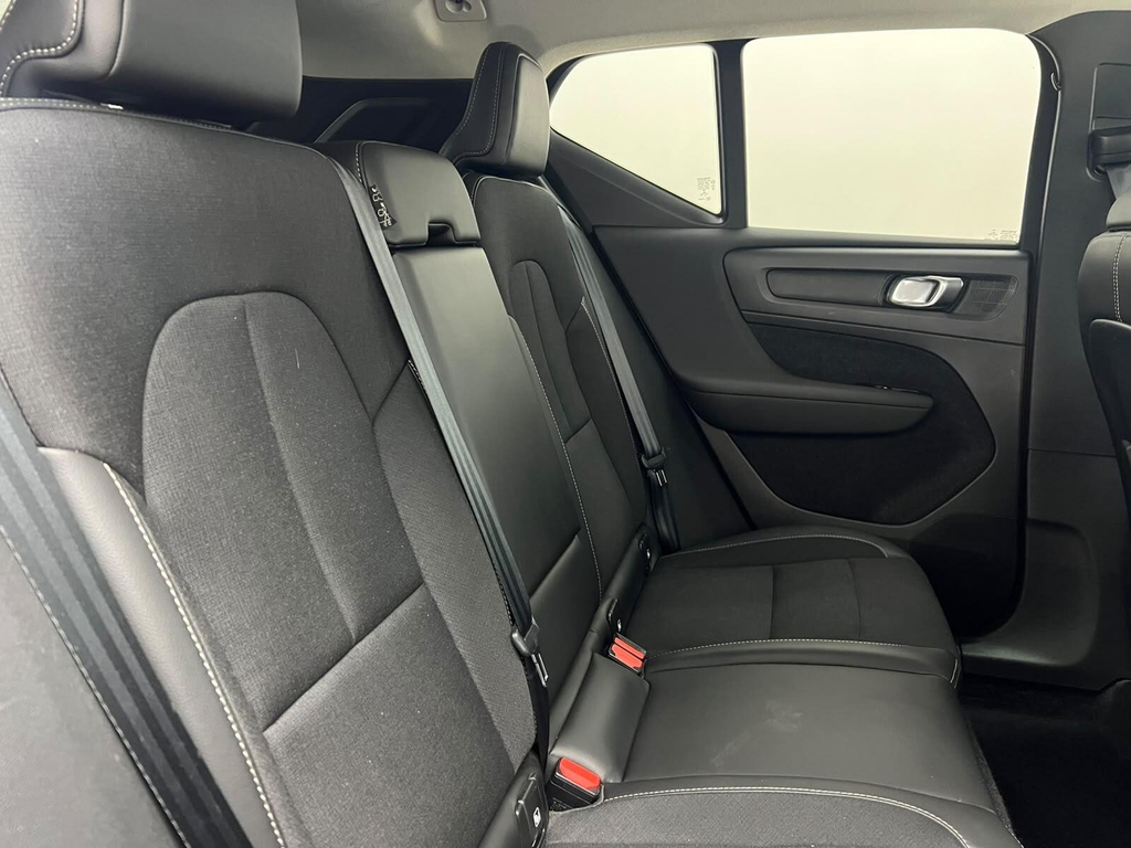 Volvo XC40 1.5L Momentum Red #21
