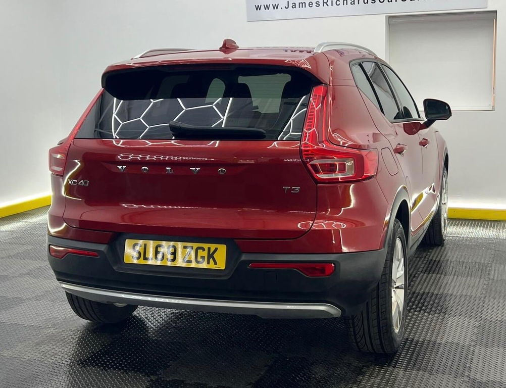 Volvo XC40 1.5L Momentum Red #14