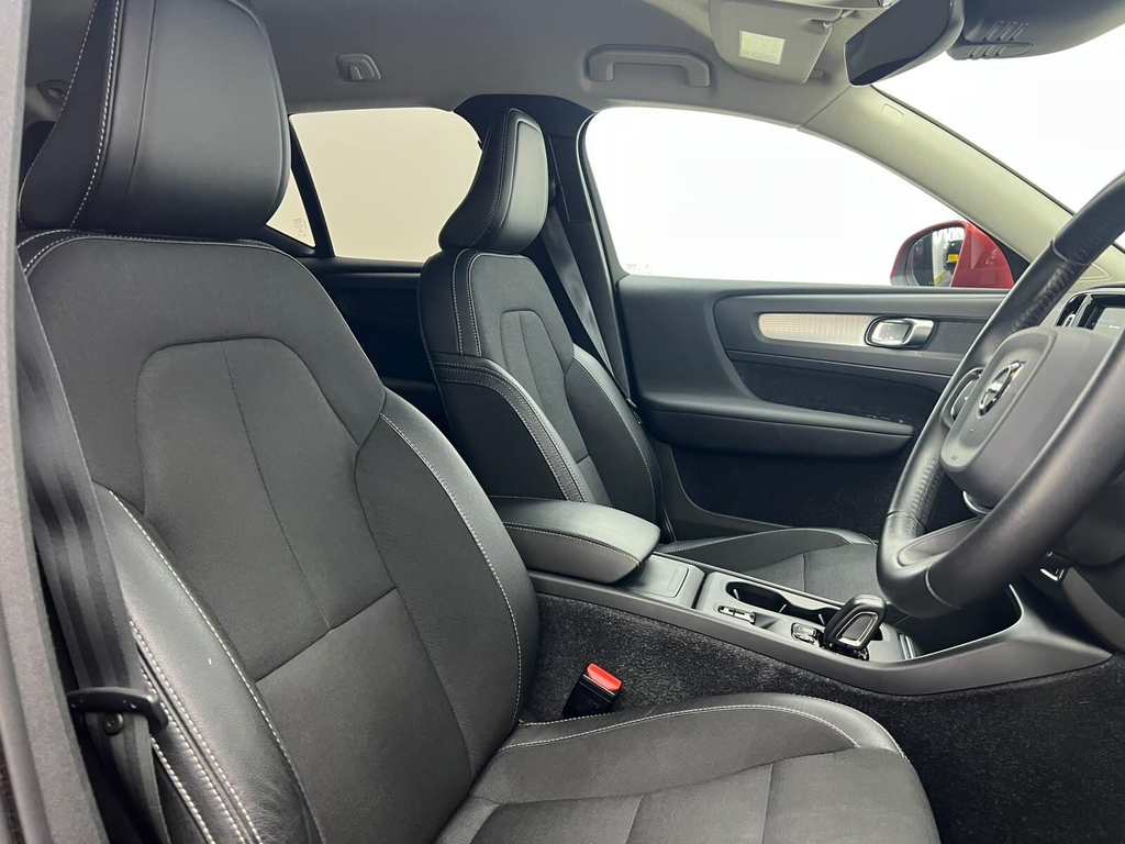 Volvo XC40 1.5L Momentum Red #19