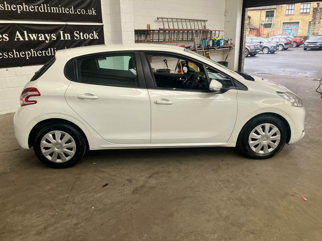Peugeot 208 1.2 Vti Puretech Access Euro 6 White