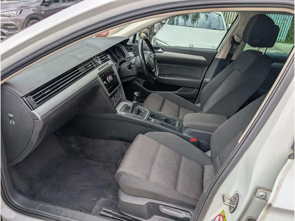 Volkswagen Passat 1.6 Tdi Se Business Euro 6 S S White #6