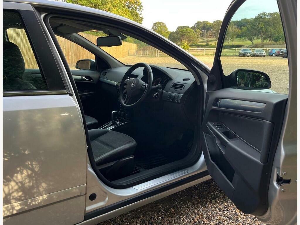 Vauxhall Astra 1.8I 16V Design Black #9