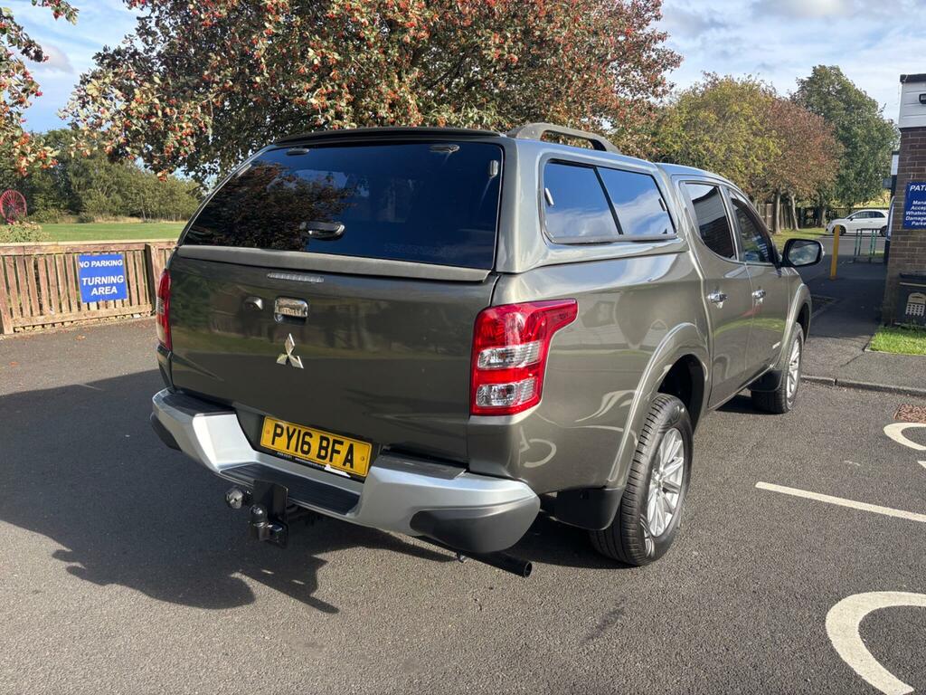 Mitsubishi L200 Di-d 4X4 Barbarian Dcb Green #7