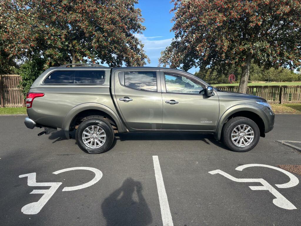 Mitsubishi L200 Di-d 4X4 Barbarian Dcb Green #8