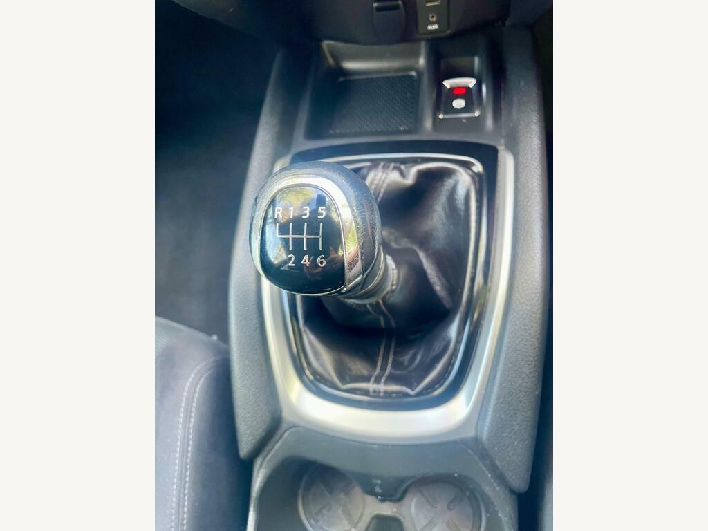 Nissan X-Trail Automatic White #24