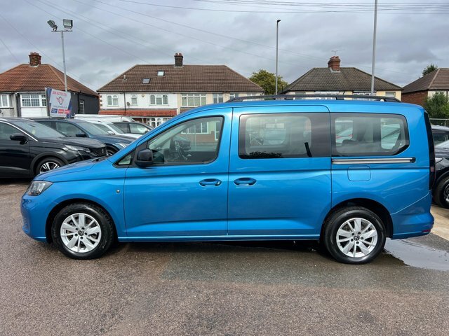 Volkswagen Caddy Maxi Life 2L Null Red #22