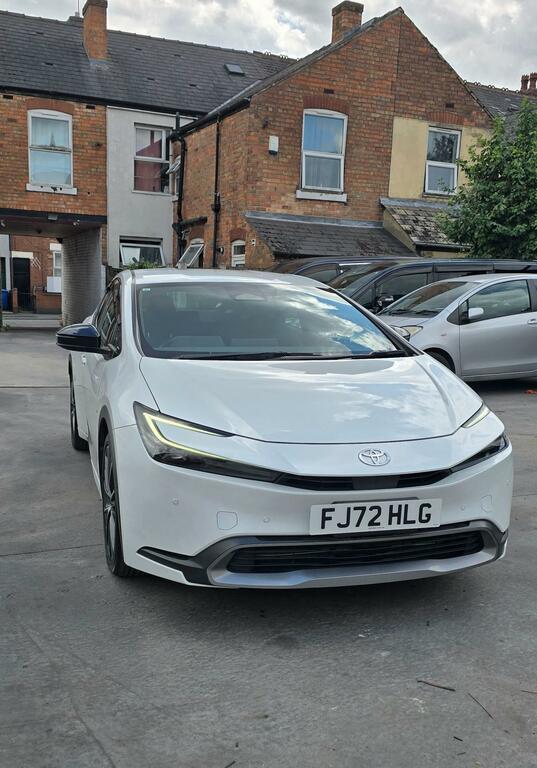 Toyota Prius Hybrid White
