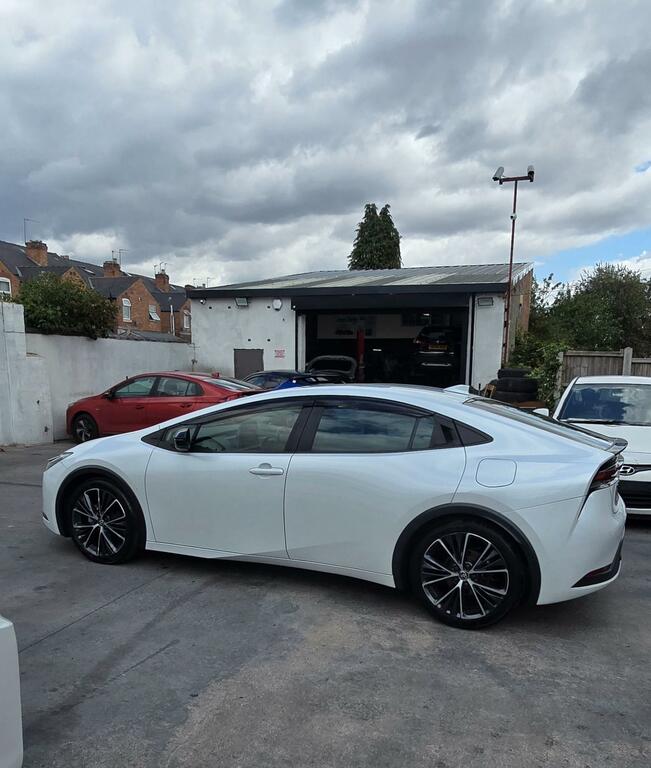 Toyota Prius Hybrid White #5