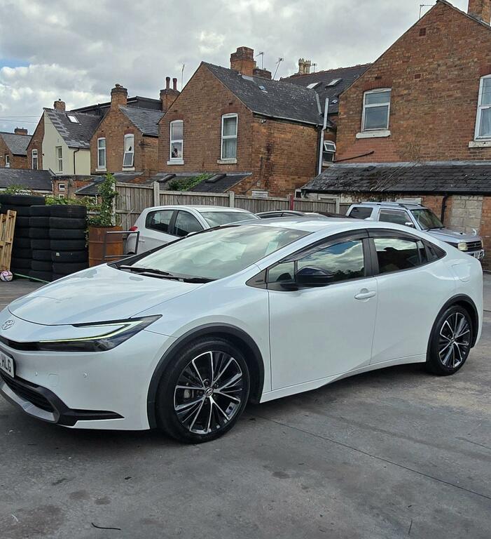 Toyota Prius Hybrid White #4