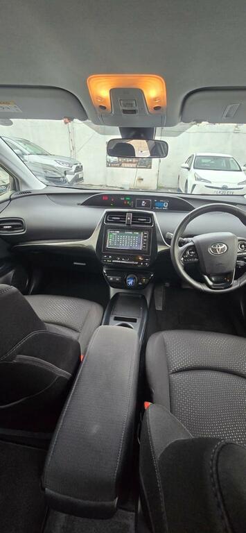 Toyota Prius E Silver #11