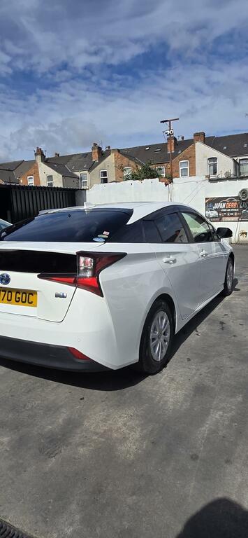 Toyota Prius Hybrid White #6
