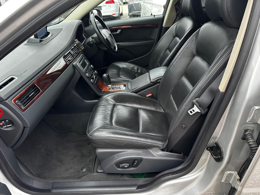 Volvo V70 R-design Se U101390 White #11