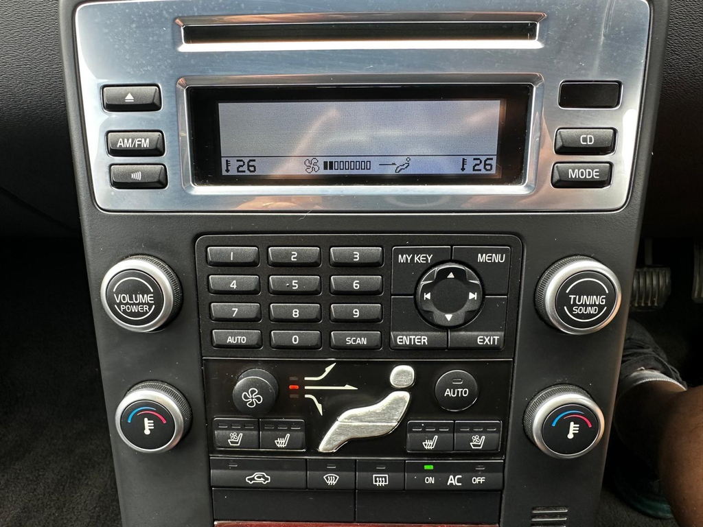 Volvo V70 R-design Se U101390 White #15