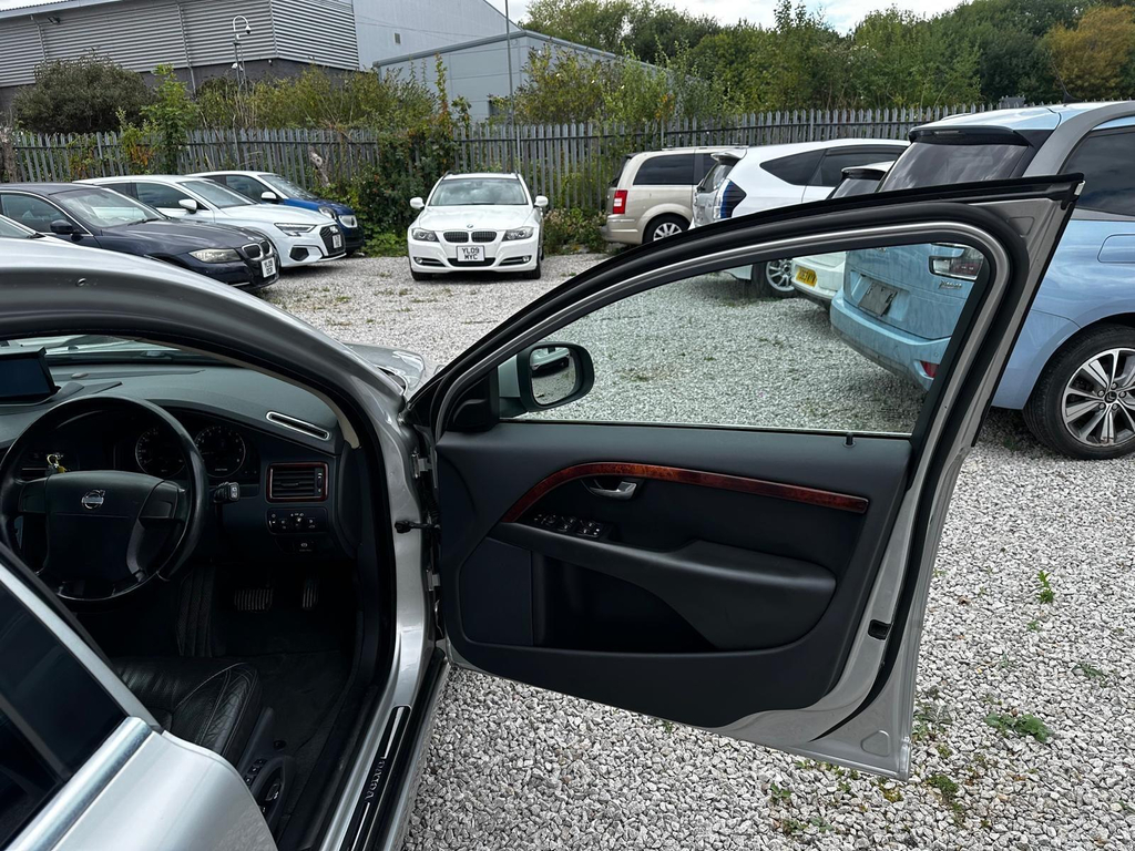 Volvo V70 R-design Se U101390 White #8