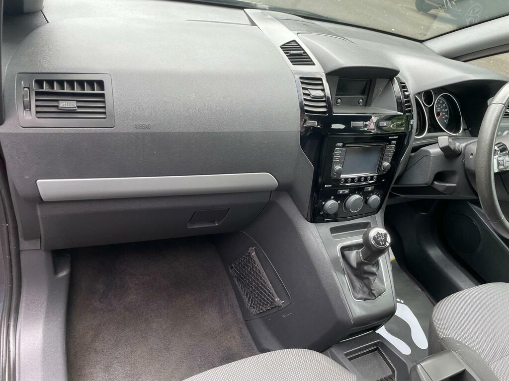 Vauxhall Zafira Mpv White #17