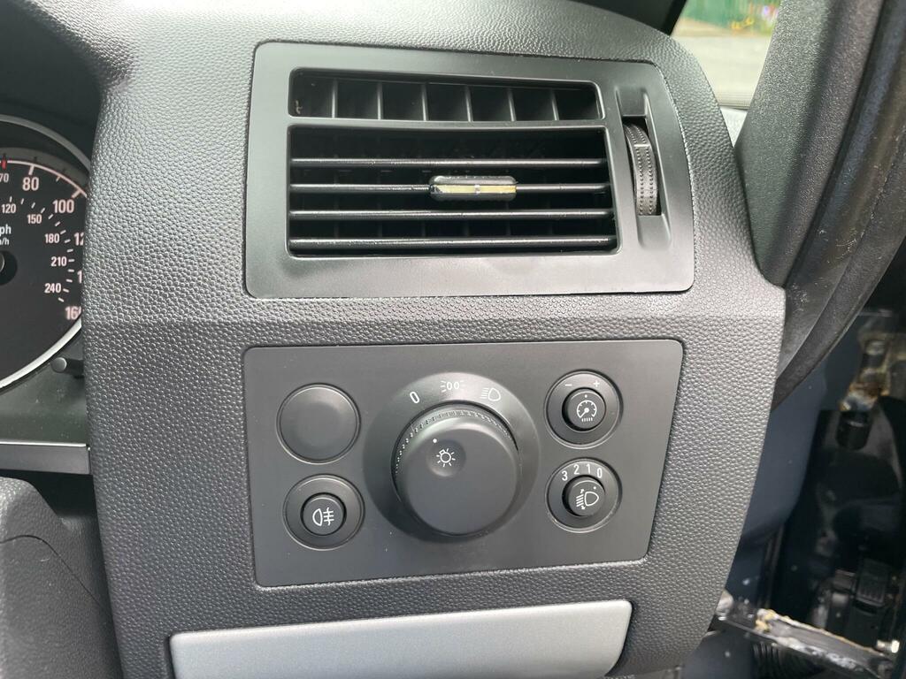 Vauxhall Zafira Mpv White #21