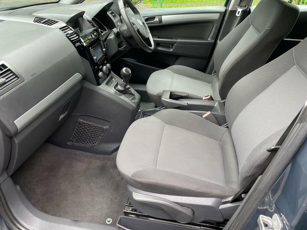 Vauxhall Zafira Mpv White #16