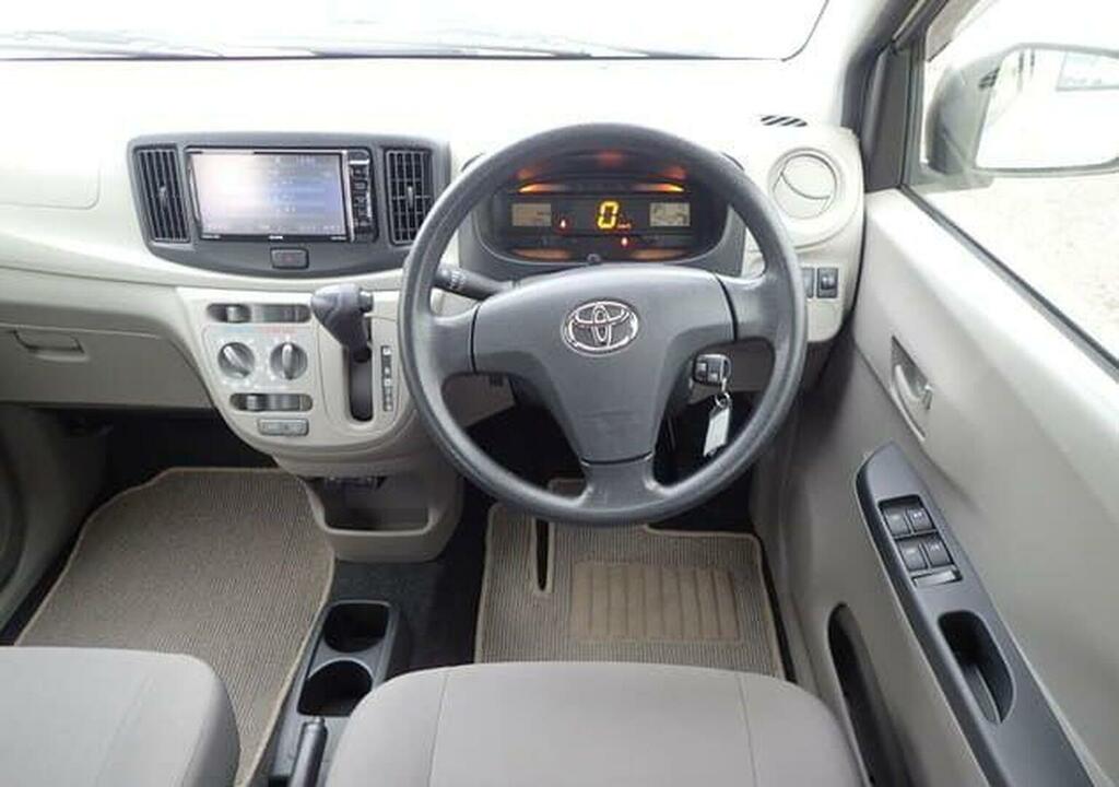 Toyota Yaris 2016 Yaris 650Cc Ulez Free Yellow #4