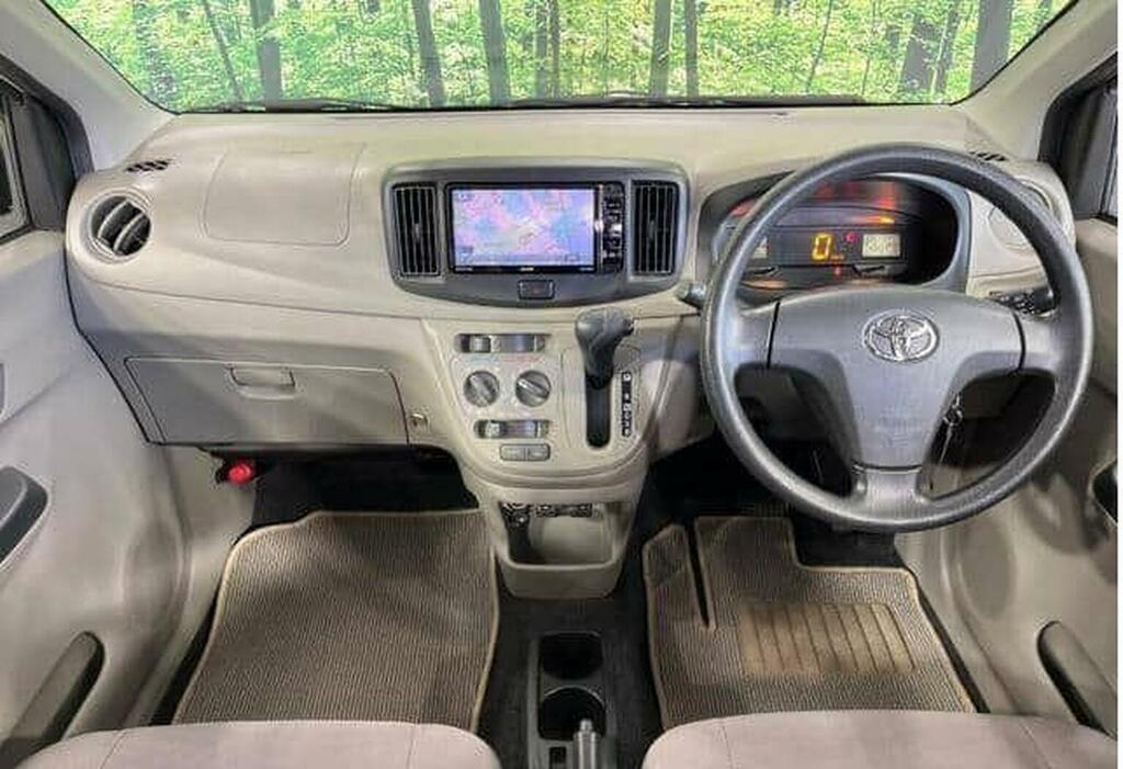 Toyota Yaris 2016 Yaris 650Cc Ulez Free Yellow #3