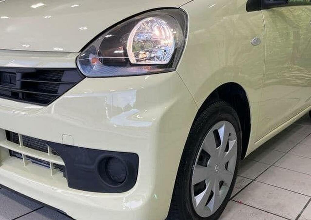 Toyota Yaris 2016 Yaris 650Cc Ulez Free Yellow #2